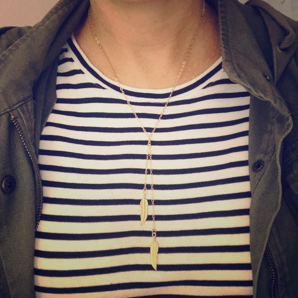 💸 FREE—-Double Leaf Necklace